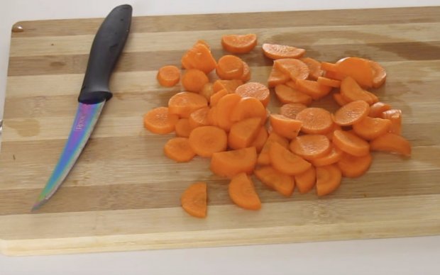 Рубим морковь