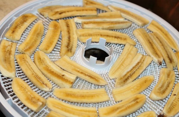 Банановые чипсы в електросушилке