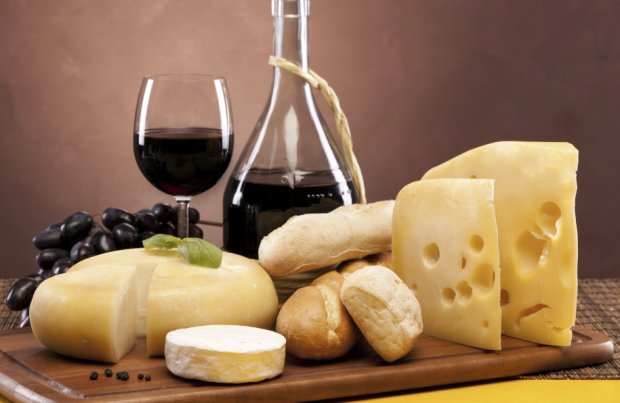 Сыр и красное вино