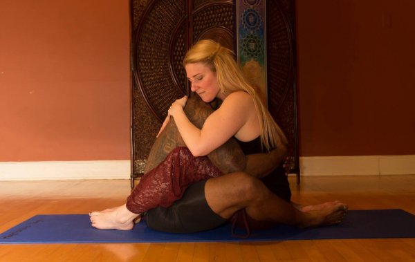 Тантрическая йога: техника, упражнения с партнером, видео ур