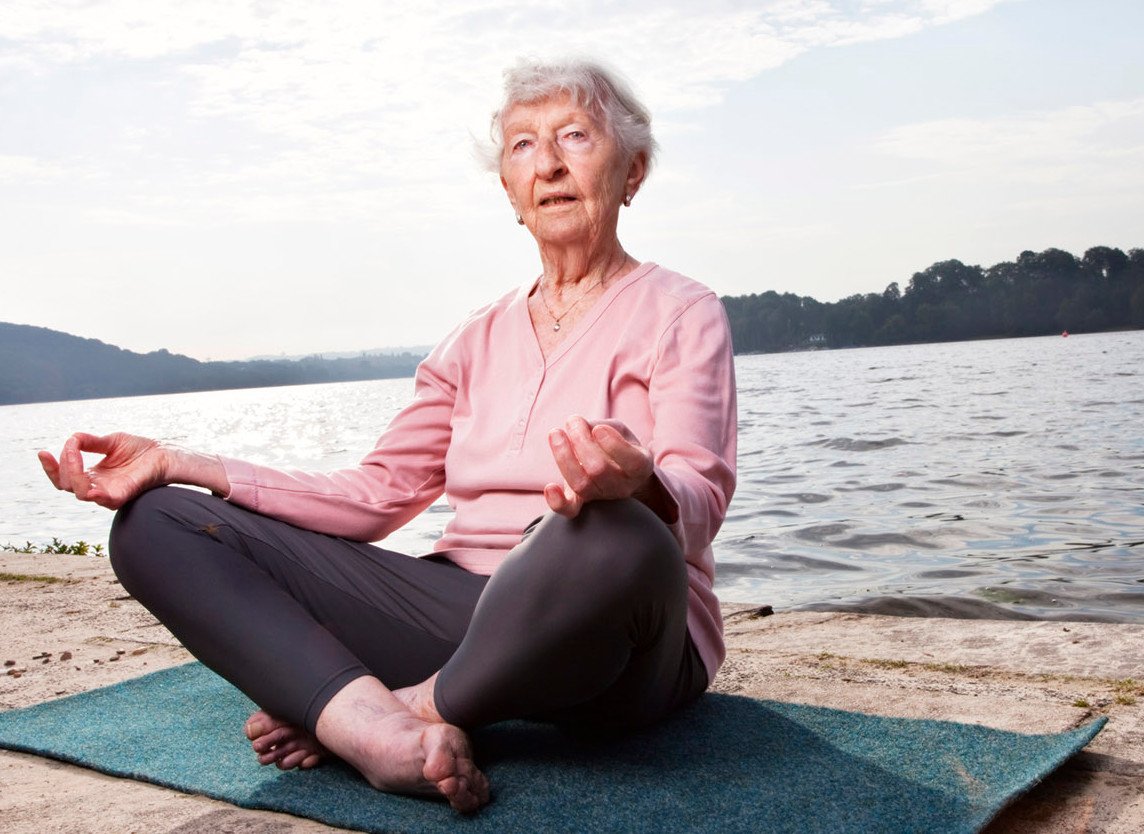 Йога для пожилых (после 50,60 ): комплекс упражнений для начинающих ...