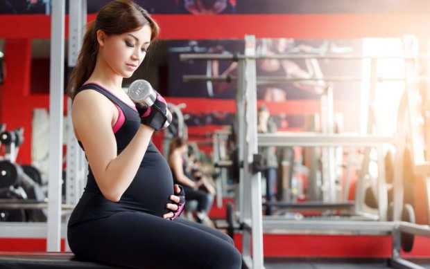 Упражнения в тренажёрном зале для беременных