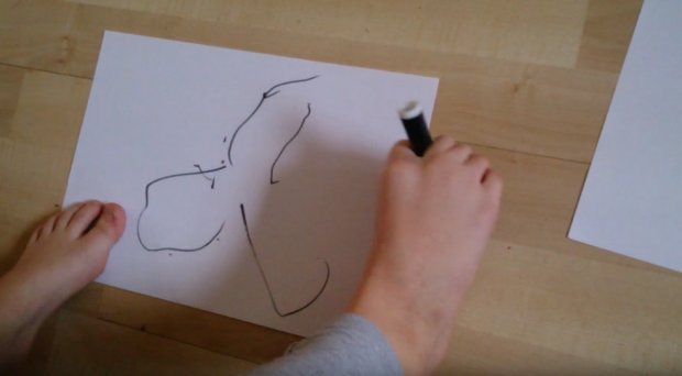 Рисование ногами