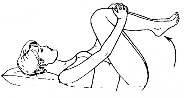 Притягивание коленей к грудной клетке