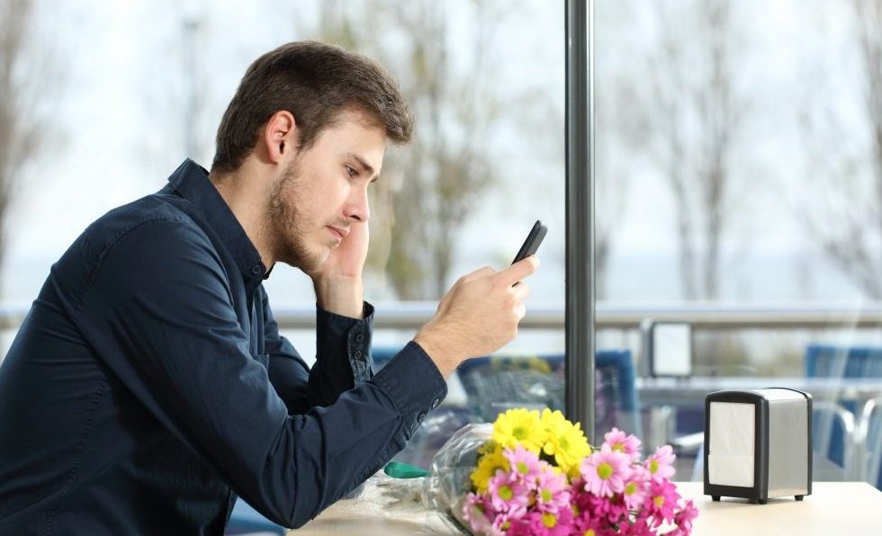 Что правильно и оригинально написать девушке при первом