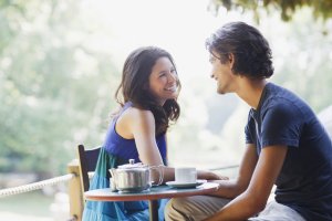 Как заинтересовать мужчину на первом свидании и в отношениях