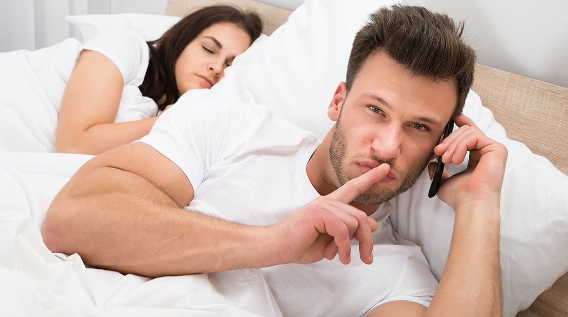 Муж изменяет: что делать и как себя вести, советы психолога