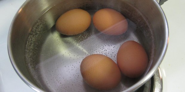Яйца варятся
